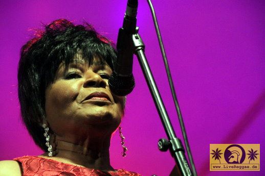 Yvonne Harrison (Jam) and Roy with The Easy Snappers  18. This Is Ska Festival - Wasserburg, Rosslau 27.Juni 2014 (22).JPG